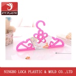 PLASTIC CLOTH HANGER