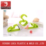 PLASTIC  CLOTH HANGER